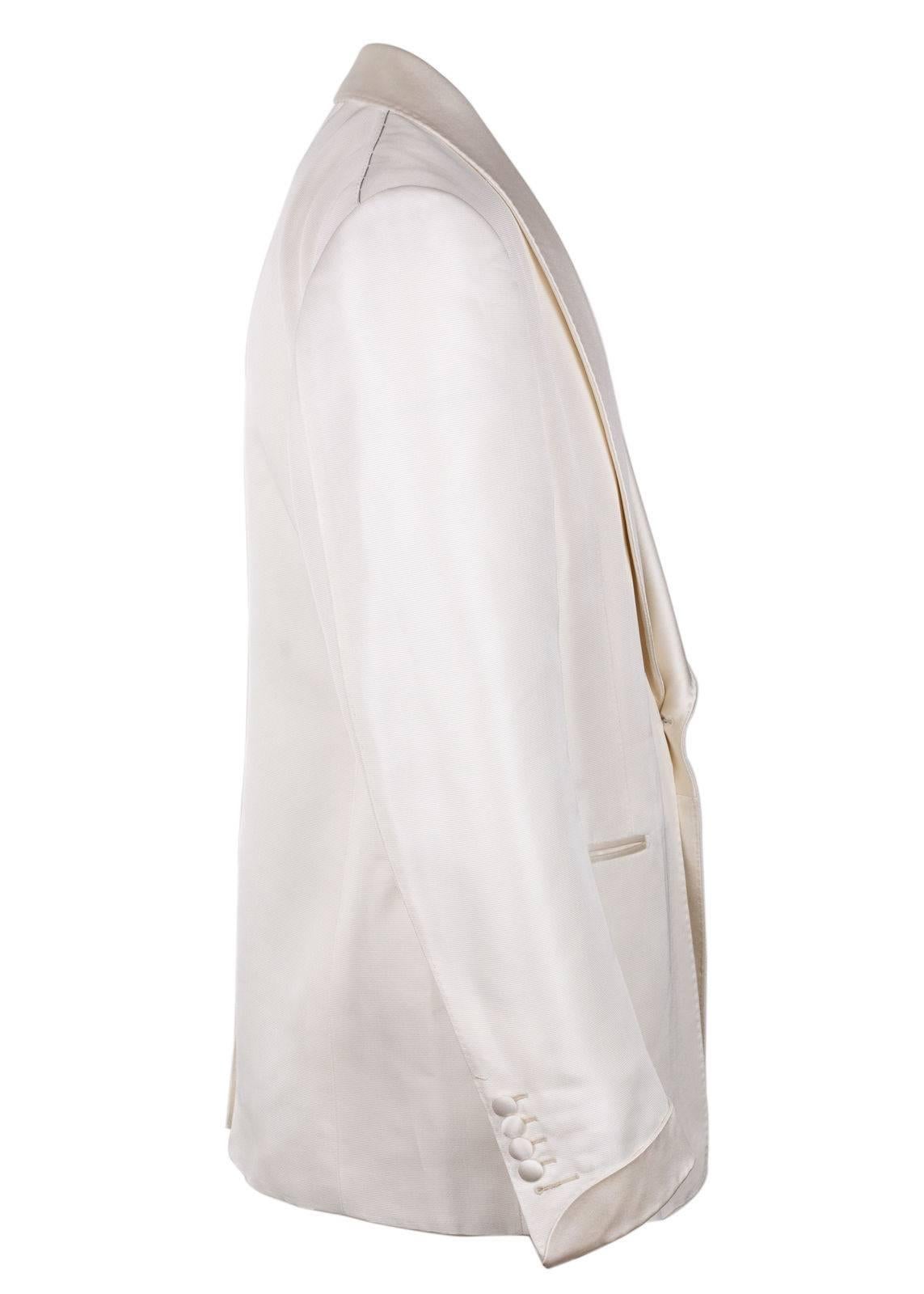 Tom Ford Men Ivory Silk Blend Shawl Lapel Shelton Cocktail Jacket In Excellent Condition For Sale In Brooklyn, NY