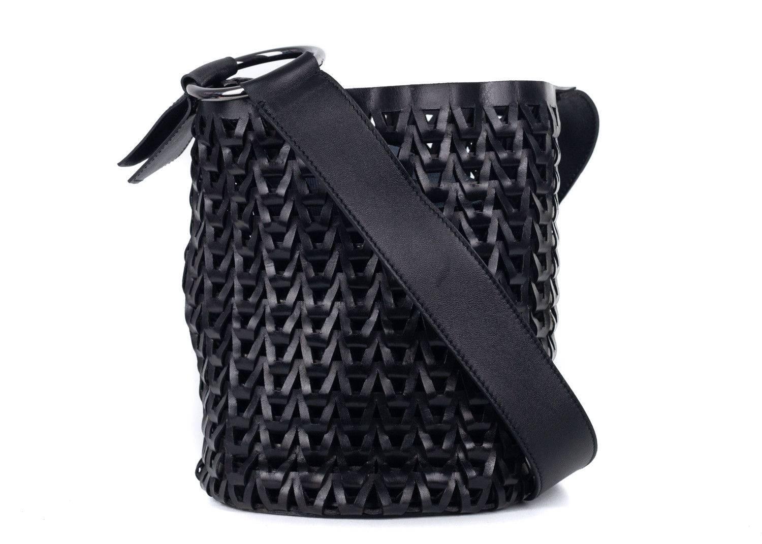 Roberto Cavalli Solid Black Leather Braided Woven Shoulder Bucket Bag In New Condition For Sale In Brooklyn, NY