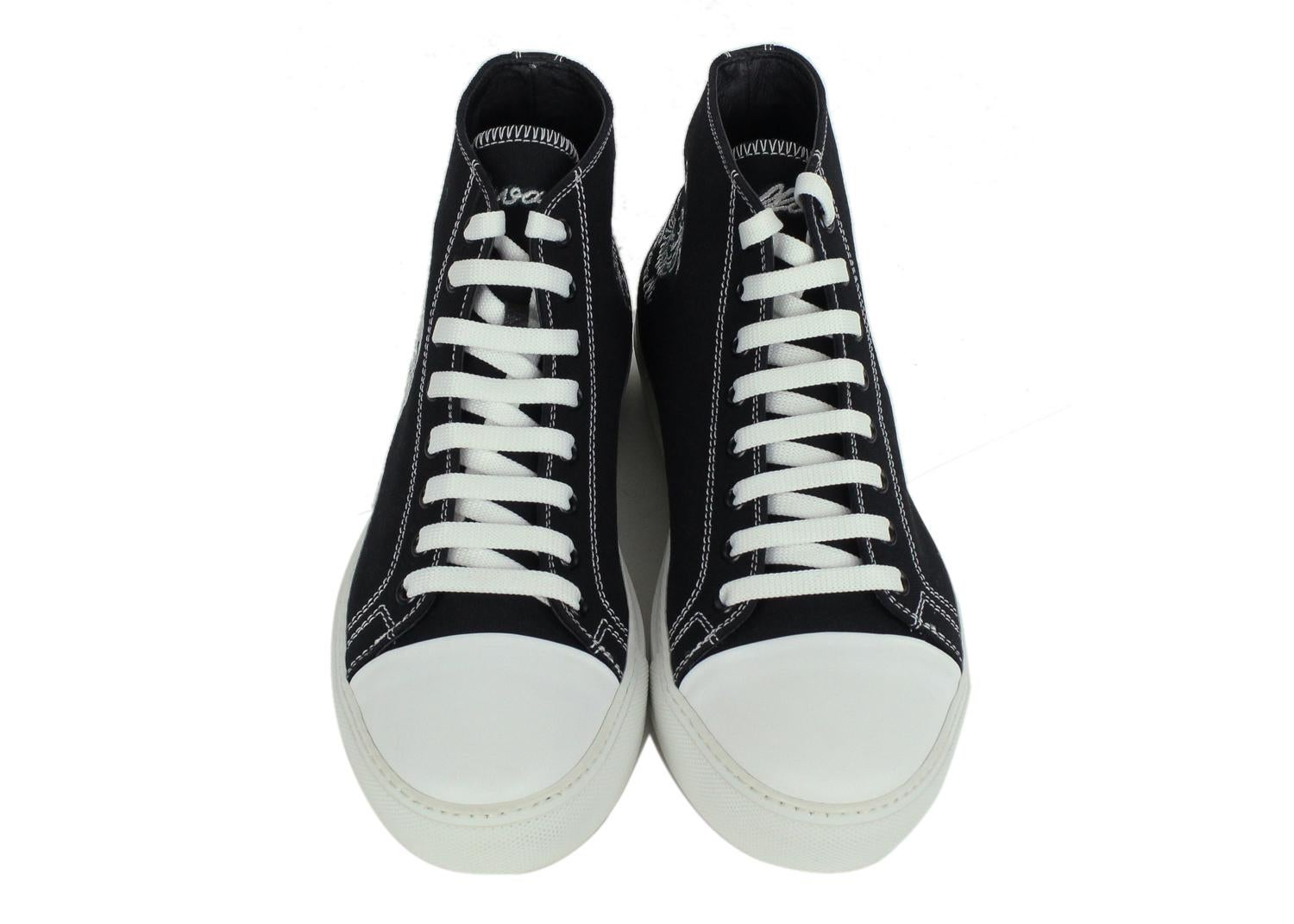 Roberto Cavalli Mens Black Embroidered High Top Sneakers. These sneakers feature the Roberto Cavalli signature on the inner outside of sneaker. These high top sneakers have an embroidered angel wing and would look great with a pair of straight