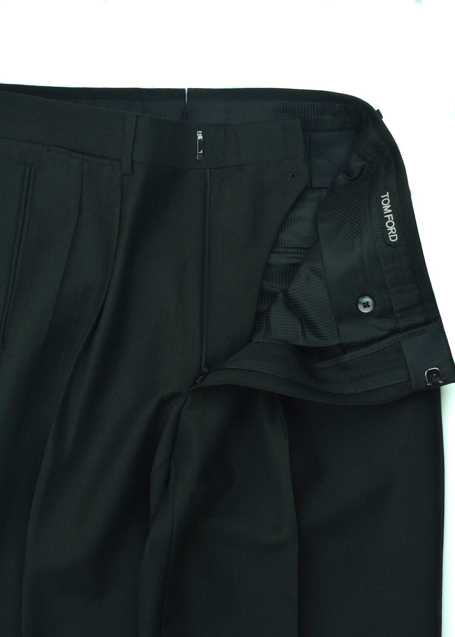 Tom Ford Mens Black Wool Blend Pleated Trousers In New Condition For Sale In Brooklyn, NY