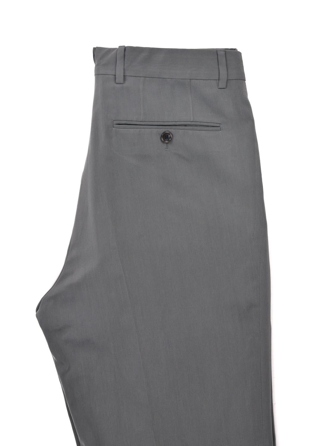 Tom Ford Men's Grey Silk Pleated Straight Trousers In New Condition For Sale In Brooklyn, NY