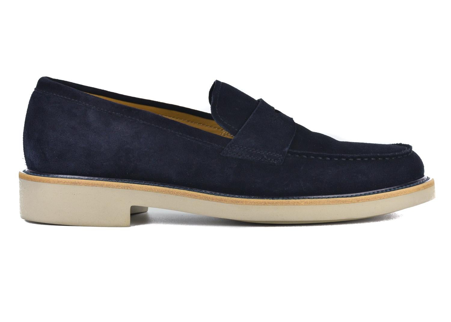 Giorgio Armani Mens Navy Suede Penny Bar Leather Loafers In New Condition For Sale In Brooklyn, NY