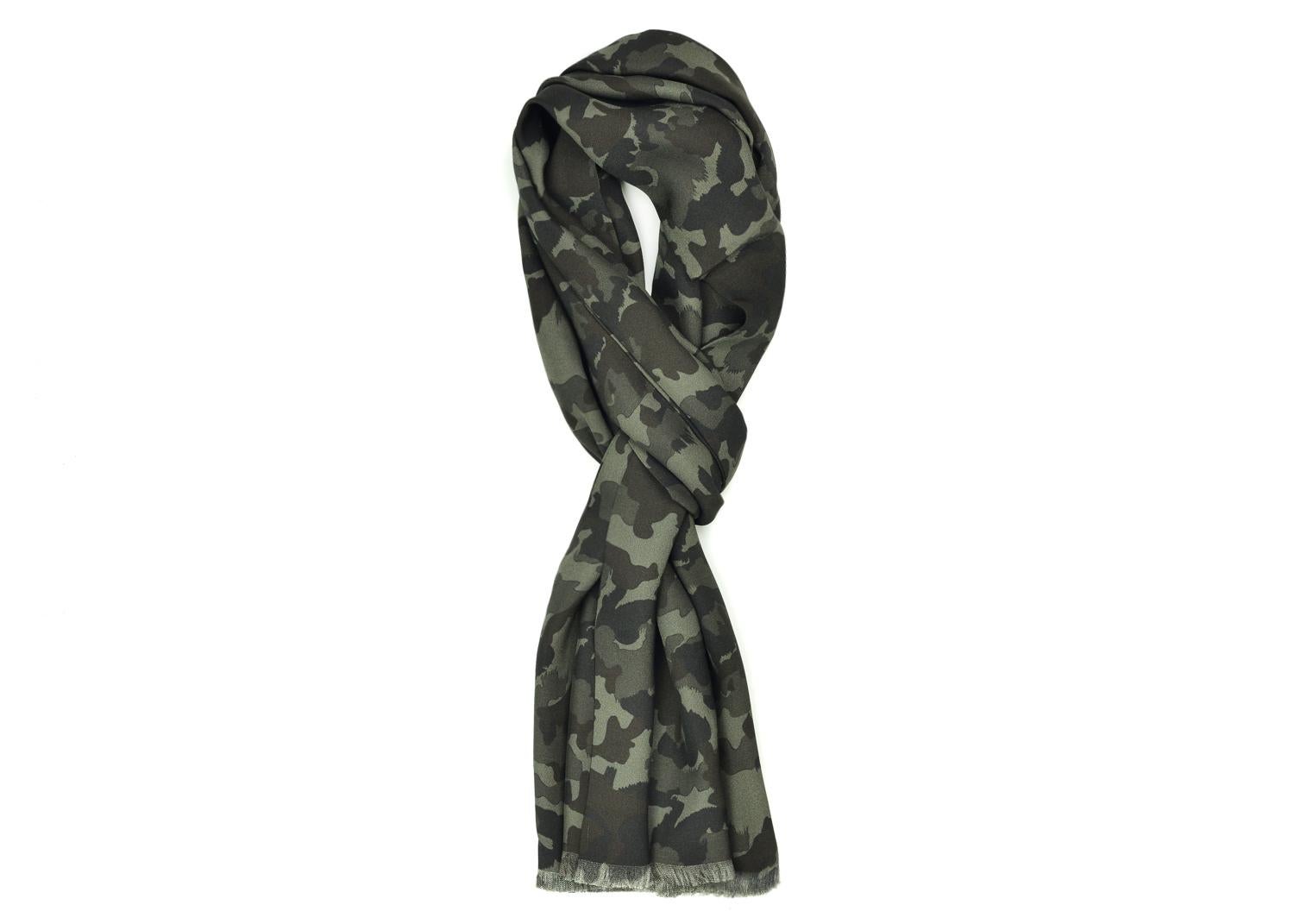 Tom Ford Men's Green Camouflage Print Silk Double Side Fringed Scarf  In New Condition For Sale In Brooklyn, NY