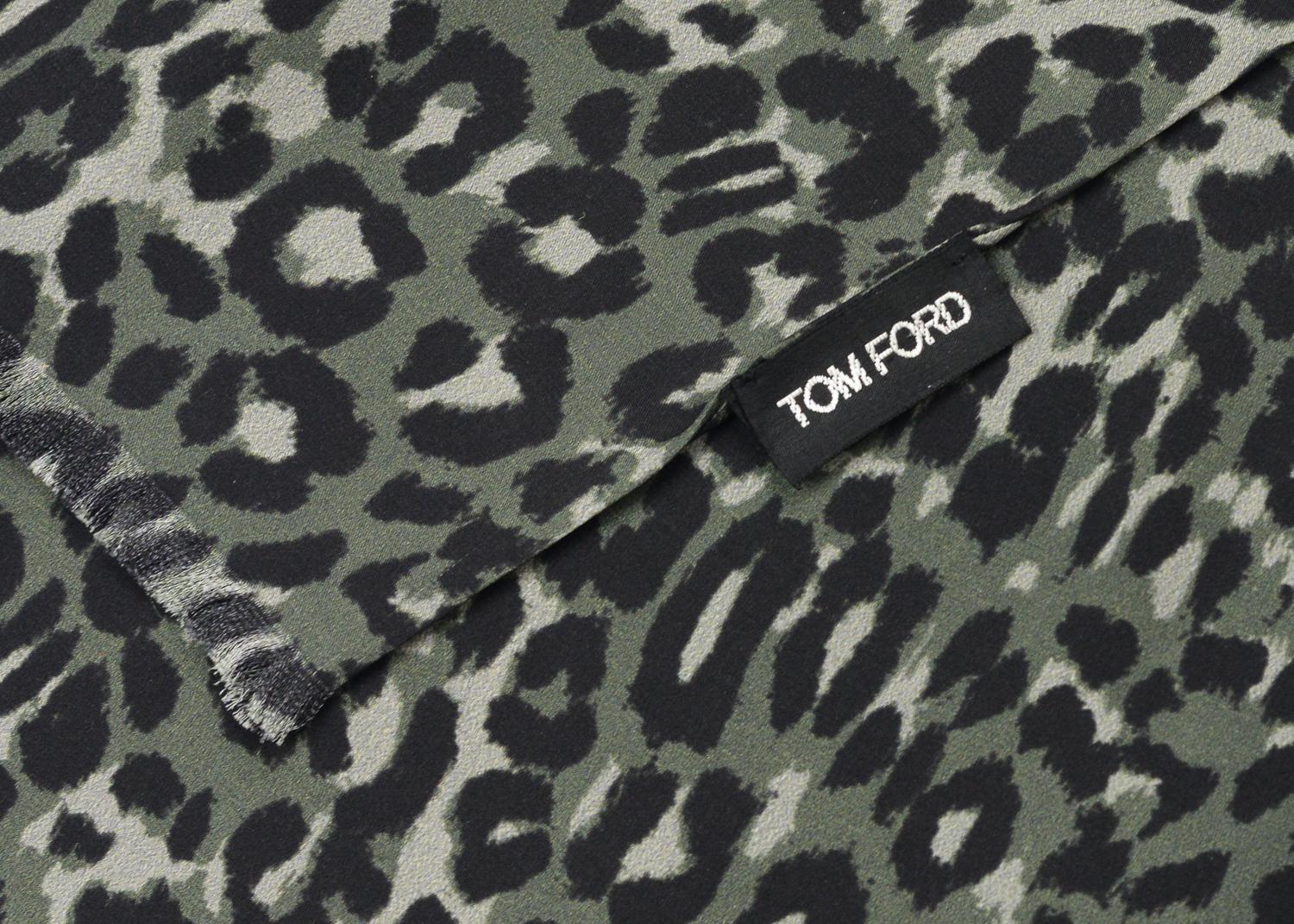 Tom Ford Men's Grey Green Leopard Print Silk Double Side Fringed Scar In New Condition In Brooklyn, NY