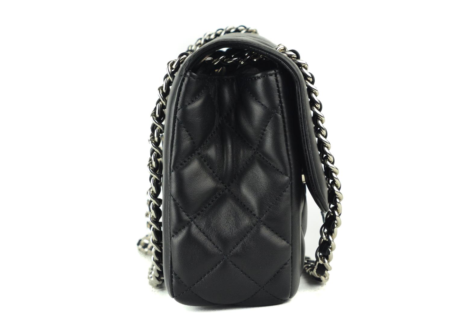 Moschino Womens Black Leather Logo Quilted Shoulder Bag In New Condition For Sale In Brooklyn, NY