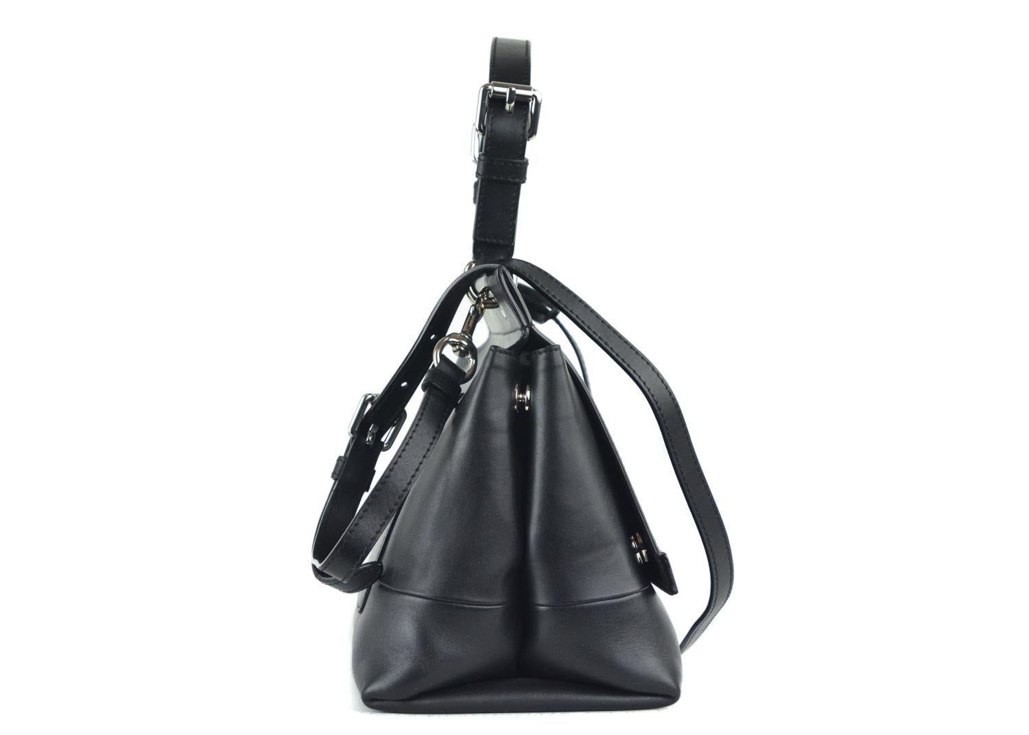 Moschino Womens Black Leather Logo Flap Expandable Handbag In New Condition For Sale In Brooklyn, NY