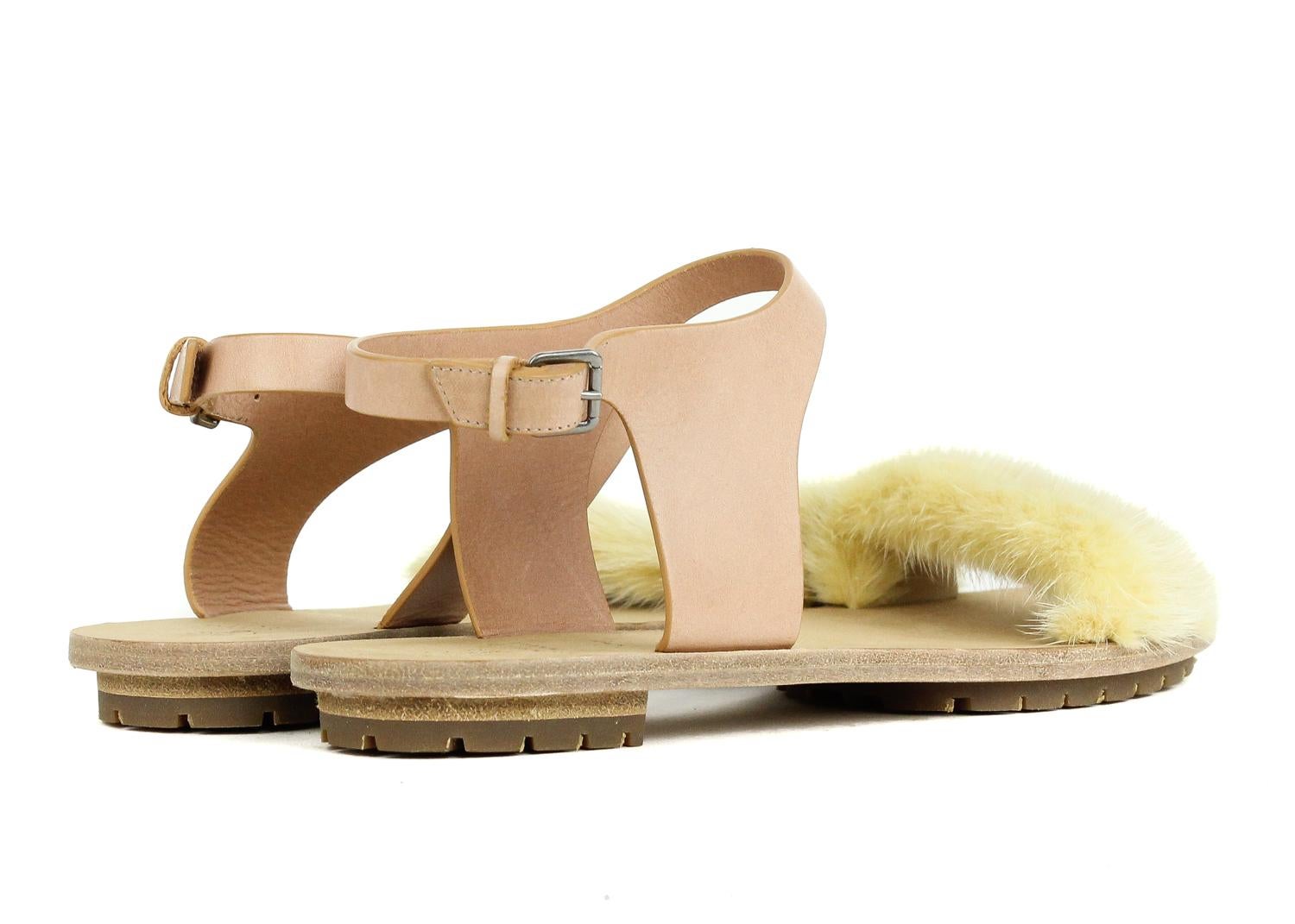 Brunello Cucinelli Womens Beige Mink Fur Flat Sandal  In New Condition For Sale In Brooklyn, NY