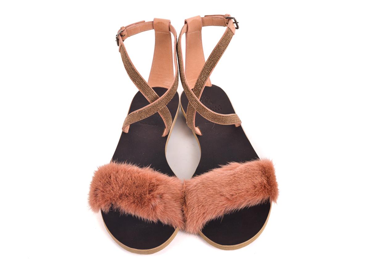 Brunello Cucinelli tan leather flat sandals. These sandals feature a mink dur detailing with an ankle strap buckle fastening. Pair it with a summer dress for a chic everyday look.



Leather
Mink Fur Detailing
Ankle Strap with Buckle Fastening
Grips