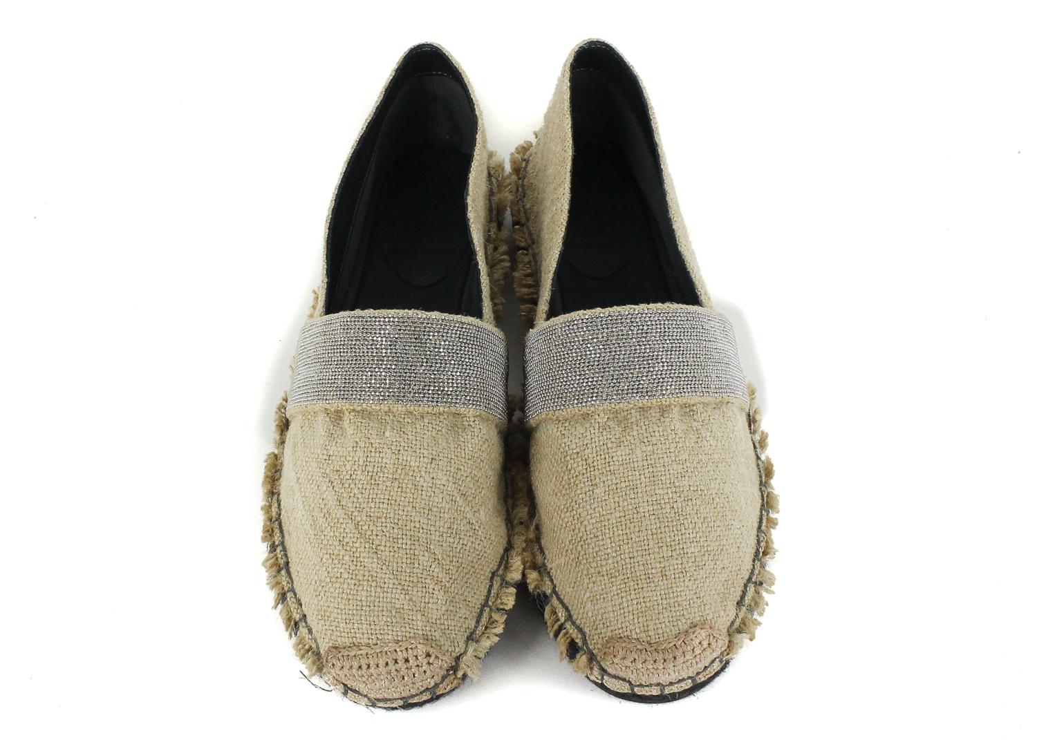 Brunello Cucinelli Tan Canvas Monili Espadrille.  This shoe features a gret canvas silhouette with a silver tone beaded front strap and grey tonal stitching.  These are the perfect summer shoe for a day on the go.  



Canvas Composition 
Beaded
