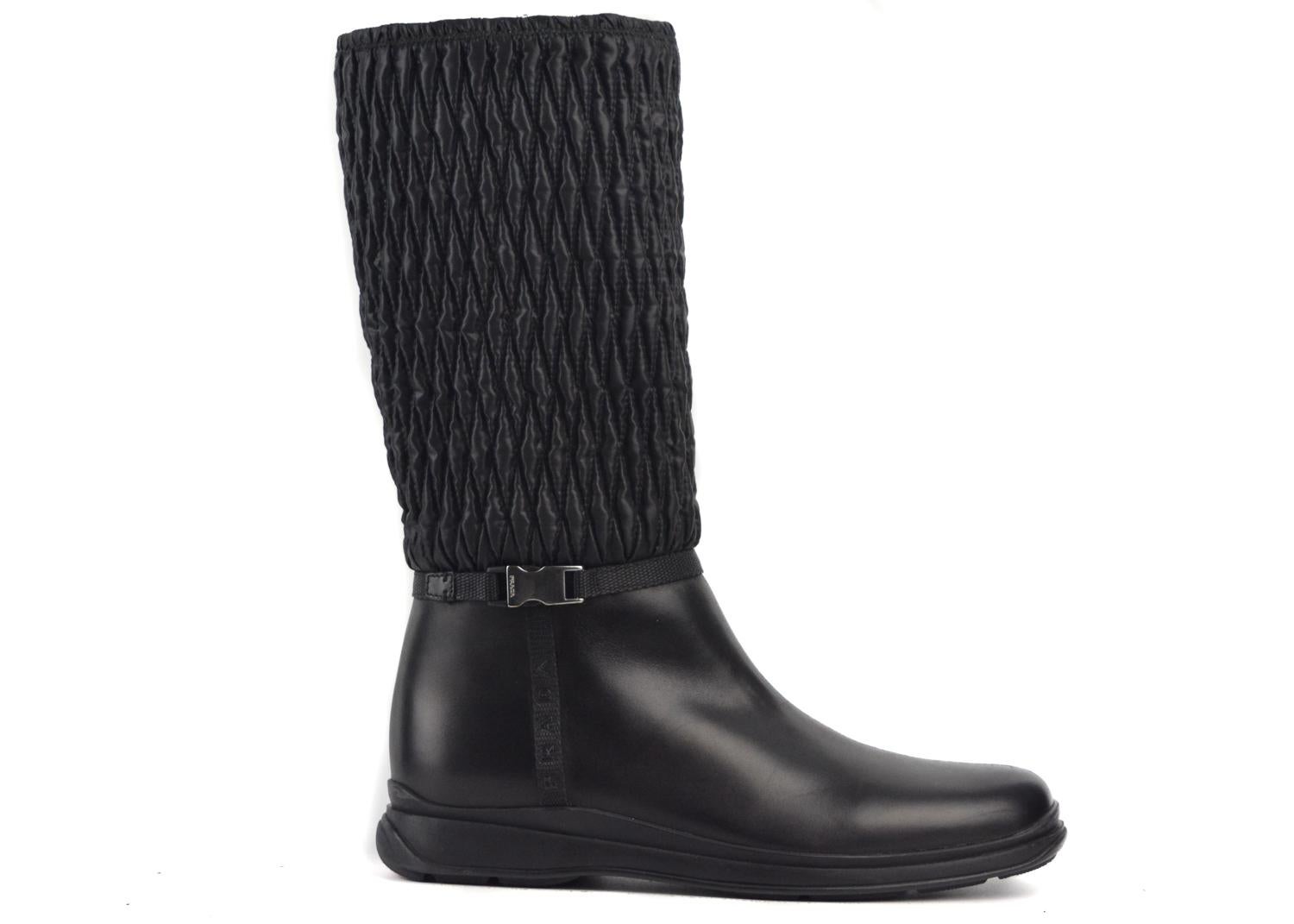 Prada Women's Black Leather Pull On Winter Sport Boots In New Condition For Sale In Brooklyn, NY