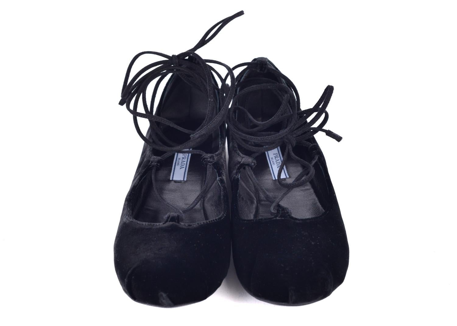 Prada Women's Black Velvet Lace Up Round Toe Ballerina Flats In New Condition For Sale In Brooklyn, NY