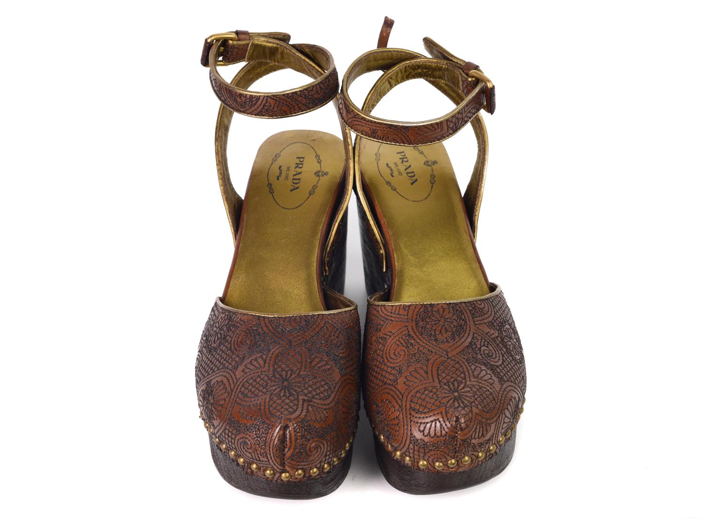 Prada Womens Brown Embroidered Leather Wooden Wedge Sandals In New Condition For Sale In Brooklyn, NY