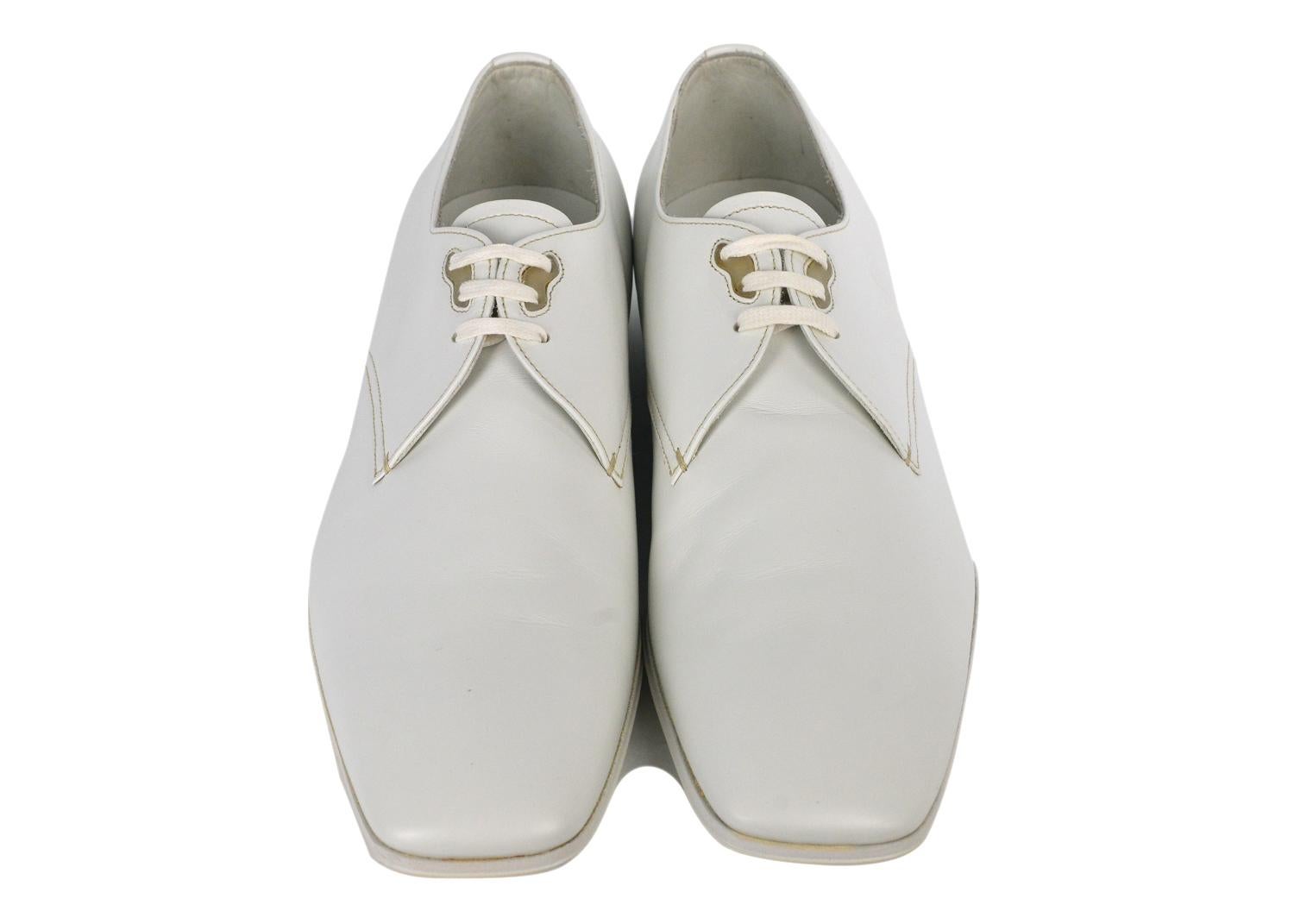 Prada Men's White Smooth Leather Lace Up Derby Luxury Shoes In New Condition For Sale In Brooklyn, NY
