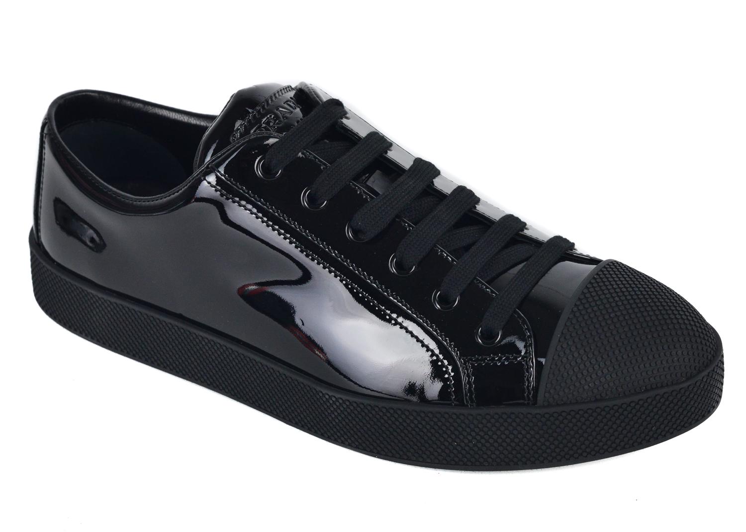 Prada black shiny leather sneakers. These shoes are the perfect pair to wear to work or as an everyday shoe or wear it at night party with a maxi dress. 


Material patent leather,leather lining
Low-top sneakers
Logo detail, no appliqués
Closure