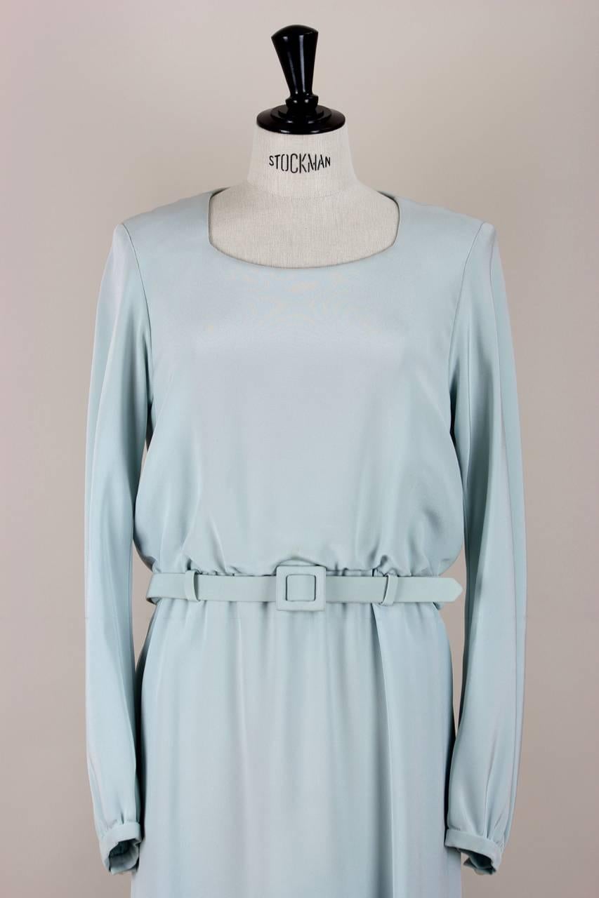 Bleu Robe de soirée bleue haute couture documentée YSL Yves Saint Laurent, printemps 1997 en vente