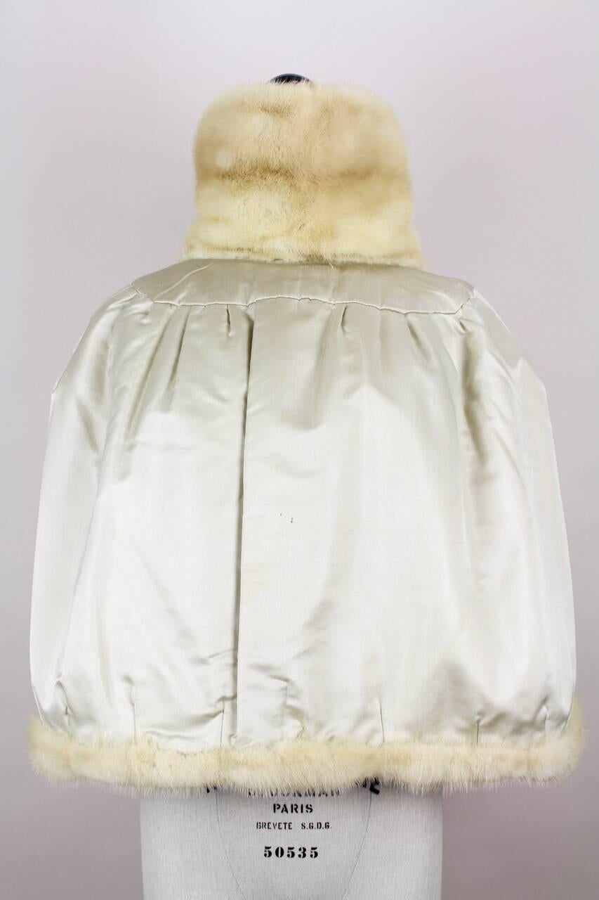 Women's Pale Blonde Mink Fur Cape Stole Wrap Jacket With Huge Collar, 1960s  
