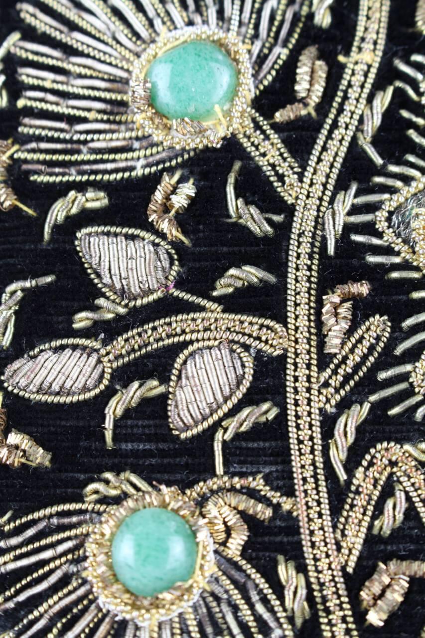 1930s/1940s Peacock Design Zardozi Embroidered Gemmed Black Velvet Evening Bag In Excellent Condition In Munich, DE