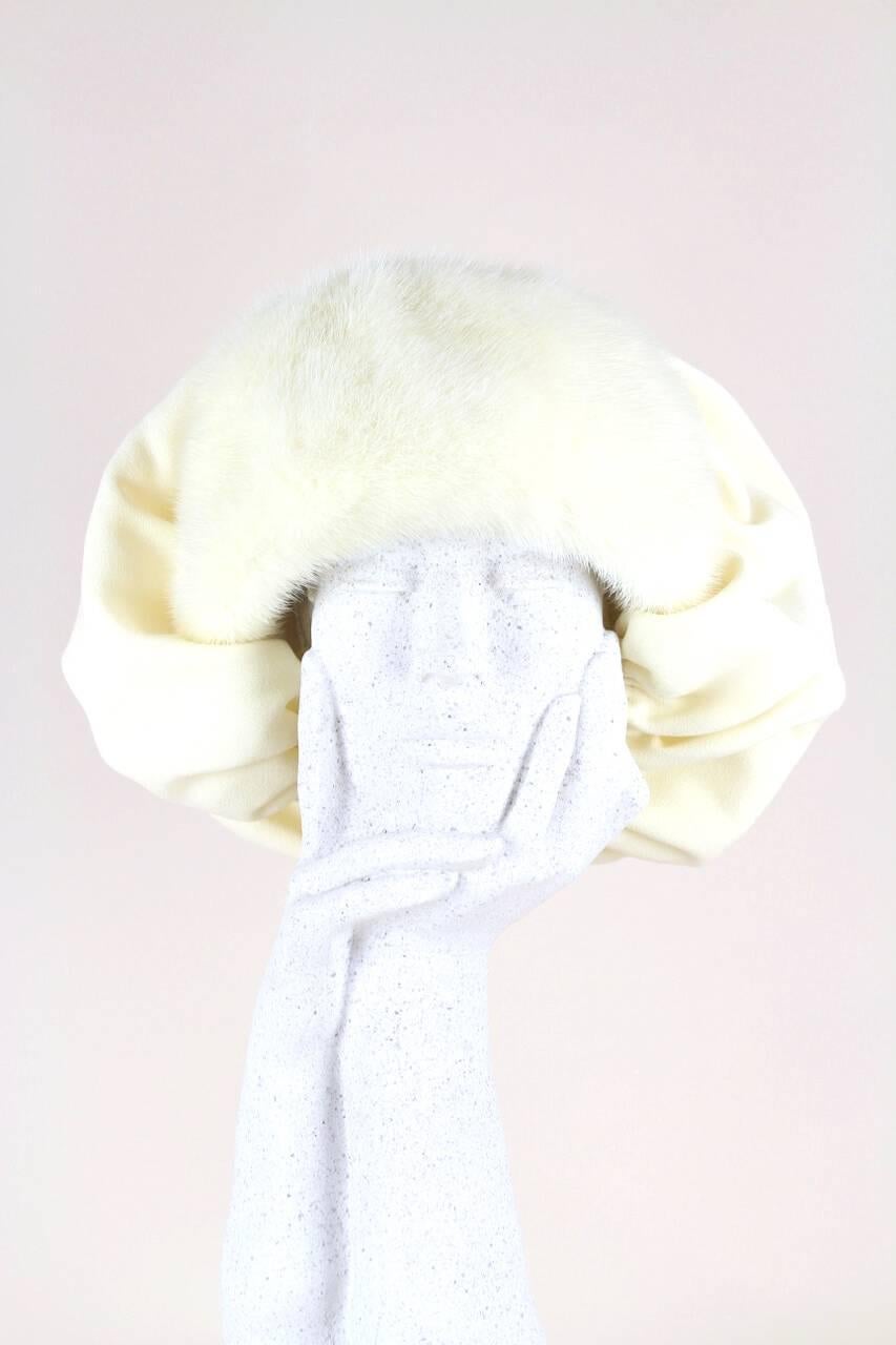 Women's Custom-Made 1950s Cream Bonnet-Style Hat With Mink Fur Trim