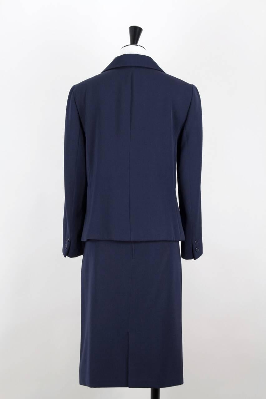 This Dior skirt suit is constructed in a high quality wool in that perfect navy blue that Christian Dior always fascinated: “Among all colours, navy blue is the only one which can ever compete with black, it has all the same qualities,” he said