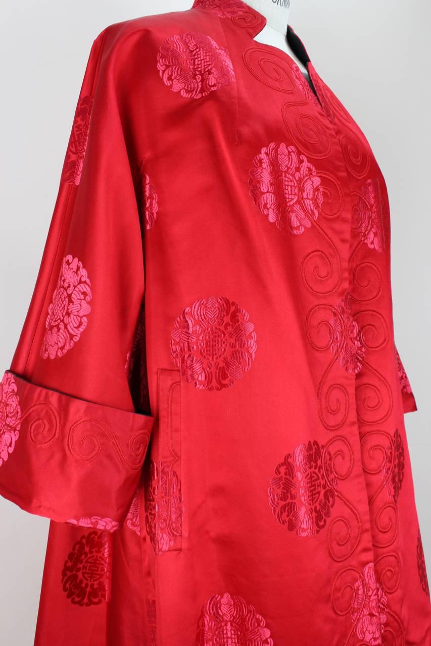 Japanese-Inspired Reversible Red Jacquard Black Satin Evening Coat, 1970s  5