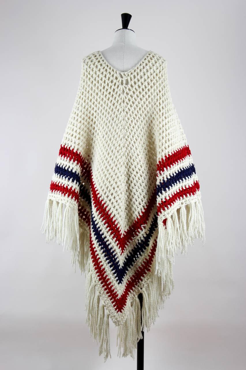 This boho style poncho is crocheted from thick pure creamy white wool with a cherry-red and navy chevron stripe pattern. It features a V-shape and s finished with a fringed hem.
 
Excellent vintage condition.

One size fits all
Length: 115 cm -