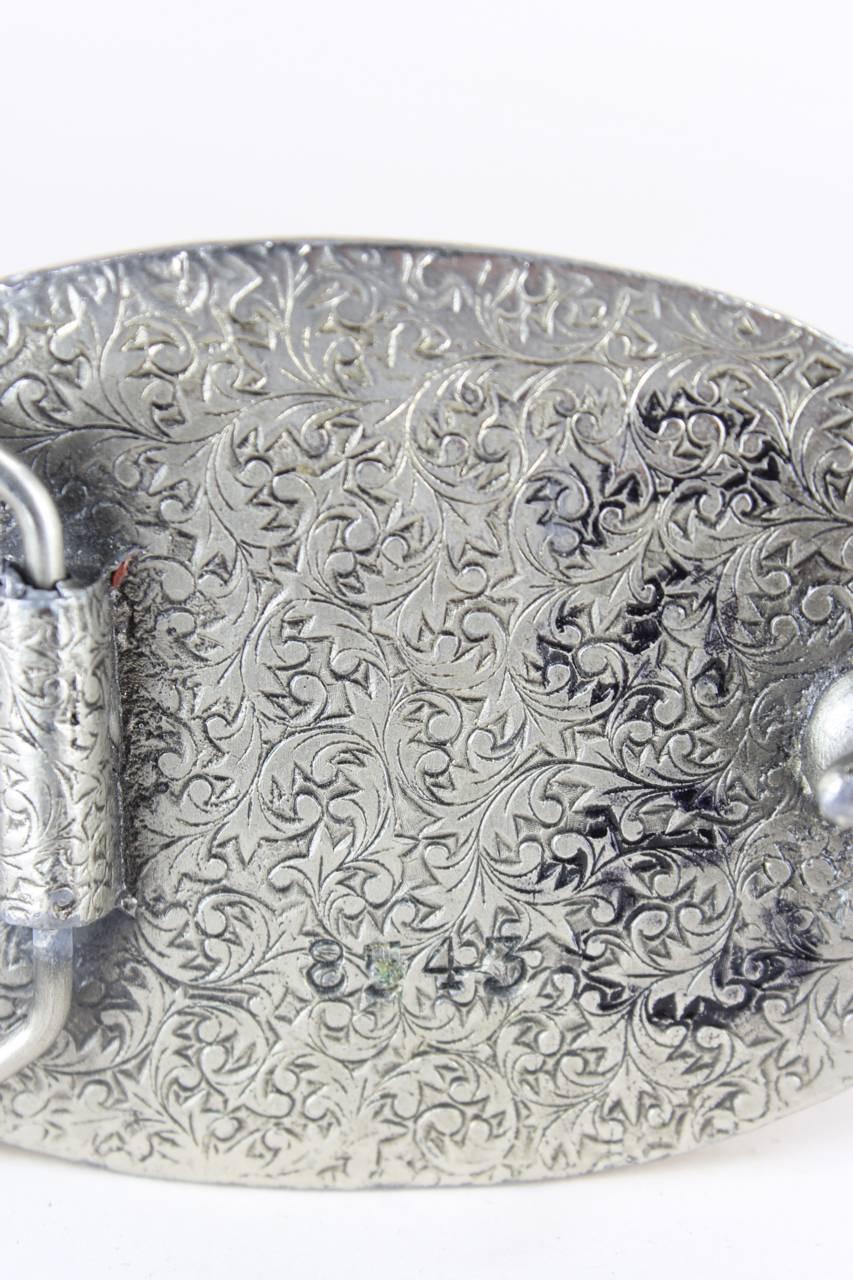 Boucle de ceinture lourde en métal argenté des années 1970 avec motif de cerf et de montagne en émail en vente 2
