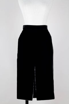 1980s Ara Modell Black Velvet Pencil Skirt with White Lined Slit Size S