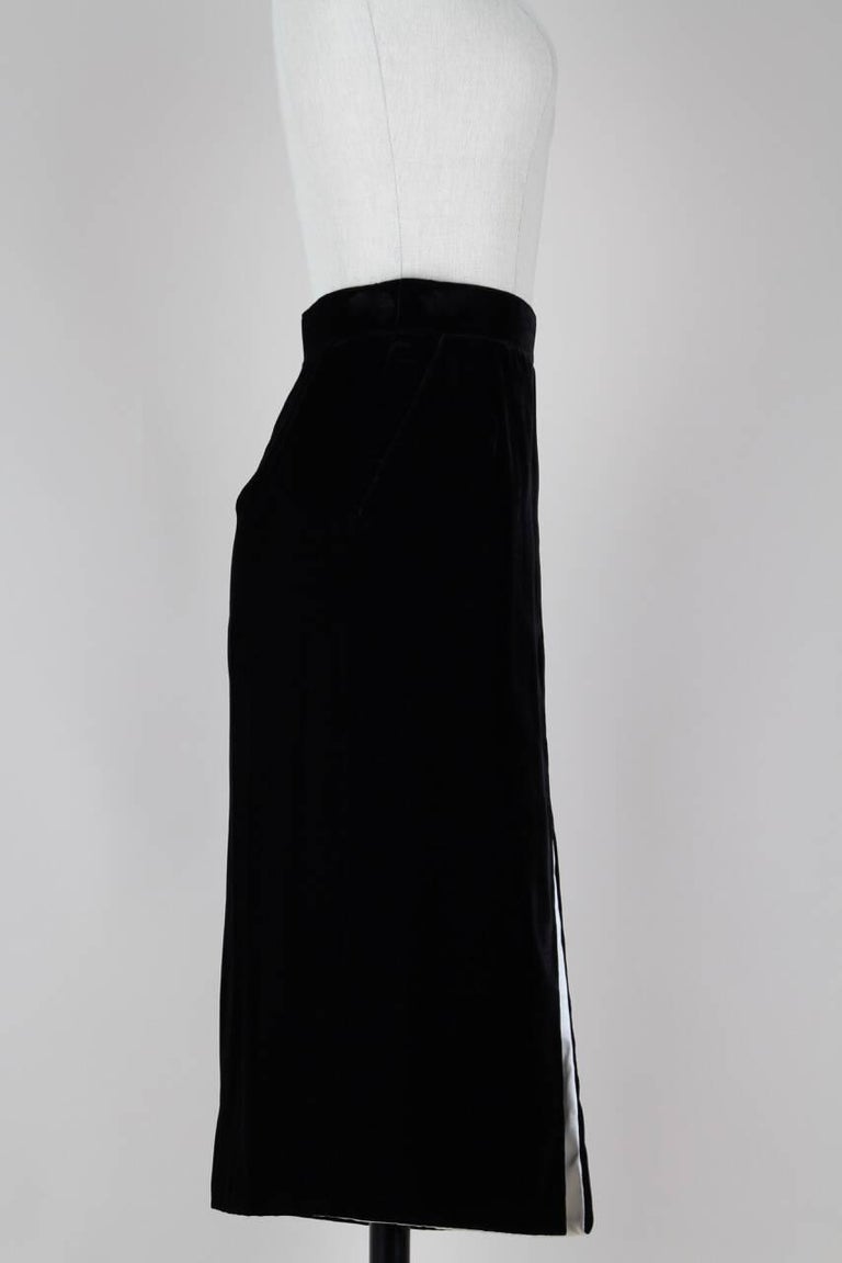 1980s Ara Modell Black Velvet Pencil Skirt with White Lined Slit Size S ...