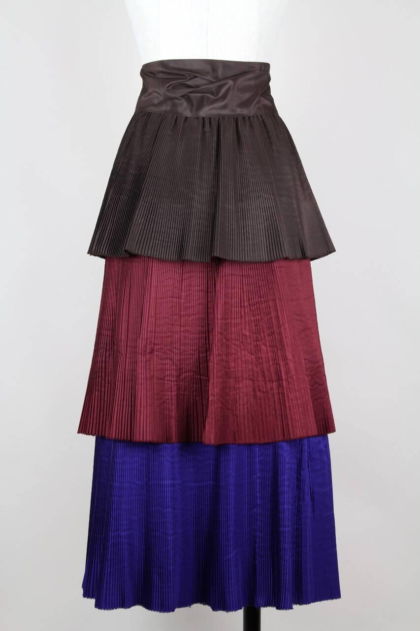 This is a rare and collectible 1980s vintage Yves Saint Laurent Rive Gauche pleated tiered skirt with a long 8 cm - 3.1