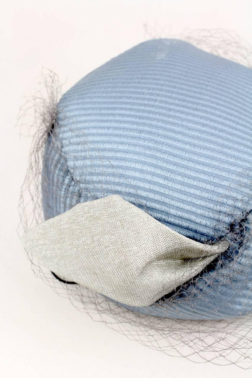 Mady Mauvan Aquamarine and Silver Cocktail Hat With Light Grey Veil, 1950s In Excellent Condition For Sale In Munich, DE