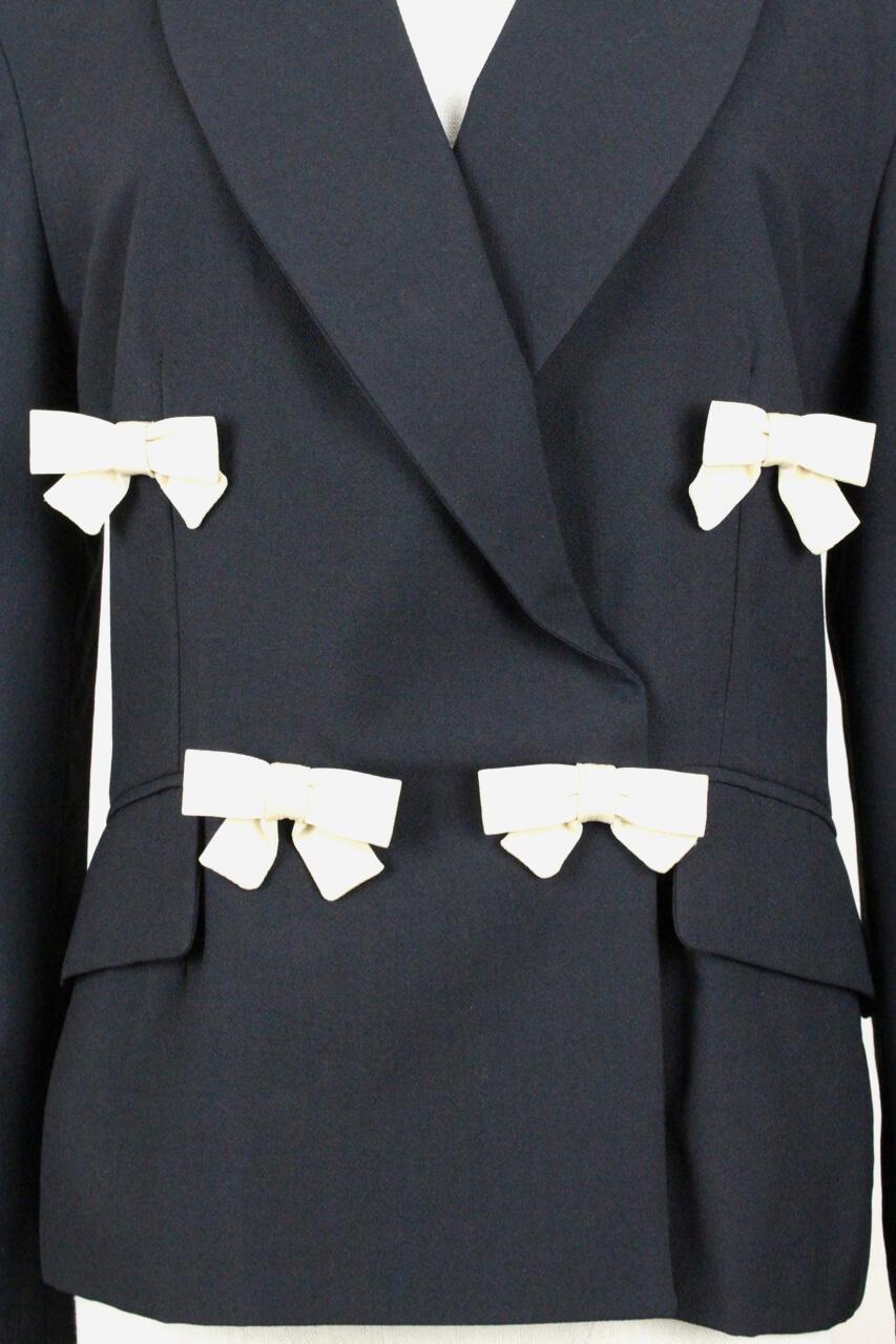1990s Moschino Cheap & Chic Black & Ivory Light Wool Bow Decorated Blazer For Sale 2