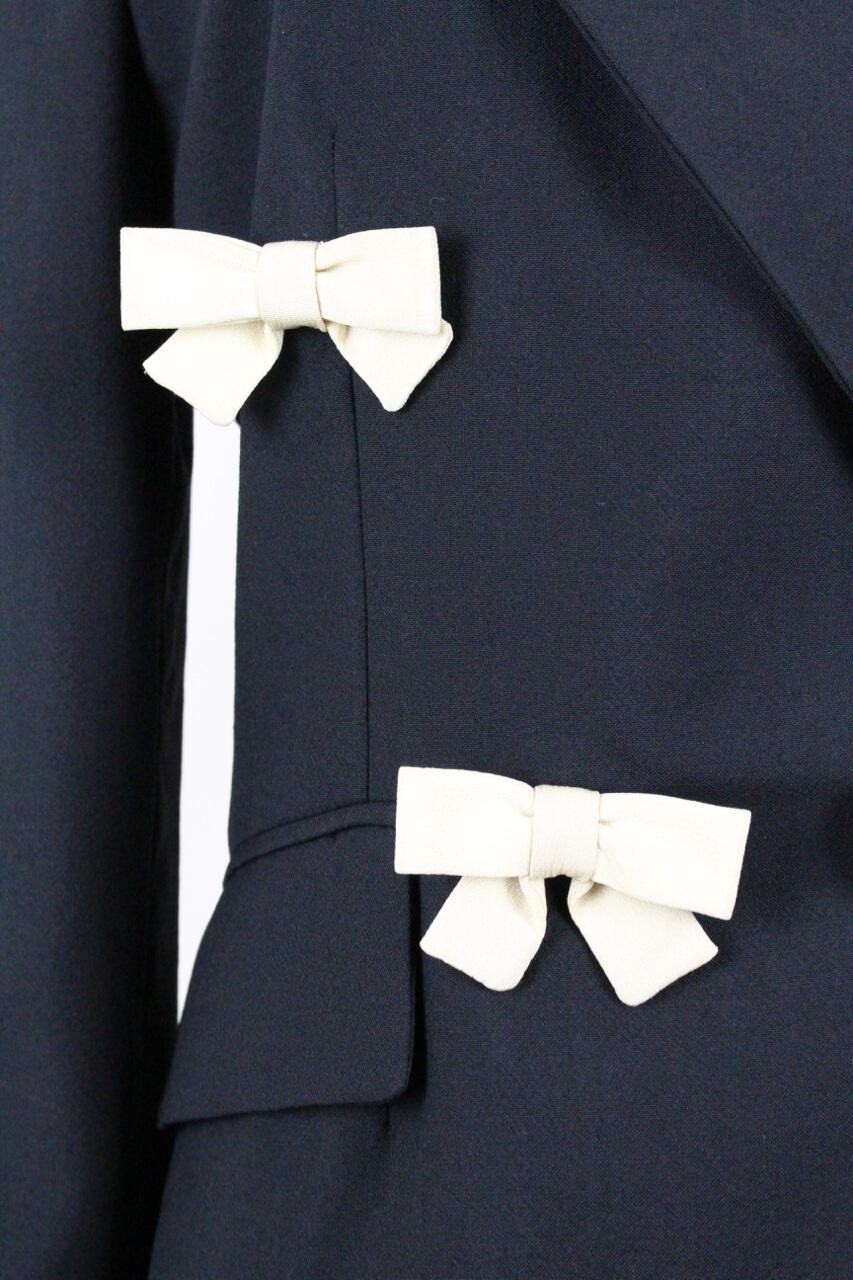 1990s Moschino Cheap & Chic Black & Ivory Light Wool Bow Decorated Blazer For Sale 3