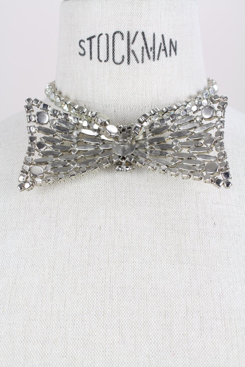 Bow Tie Rhinestone Necklace in Silver Metal Setting with Adjustable Closure In Excellent Condition In Munich, DE
