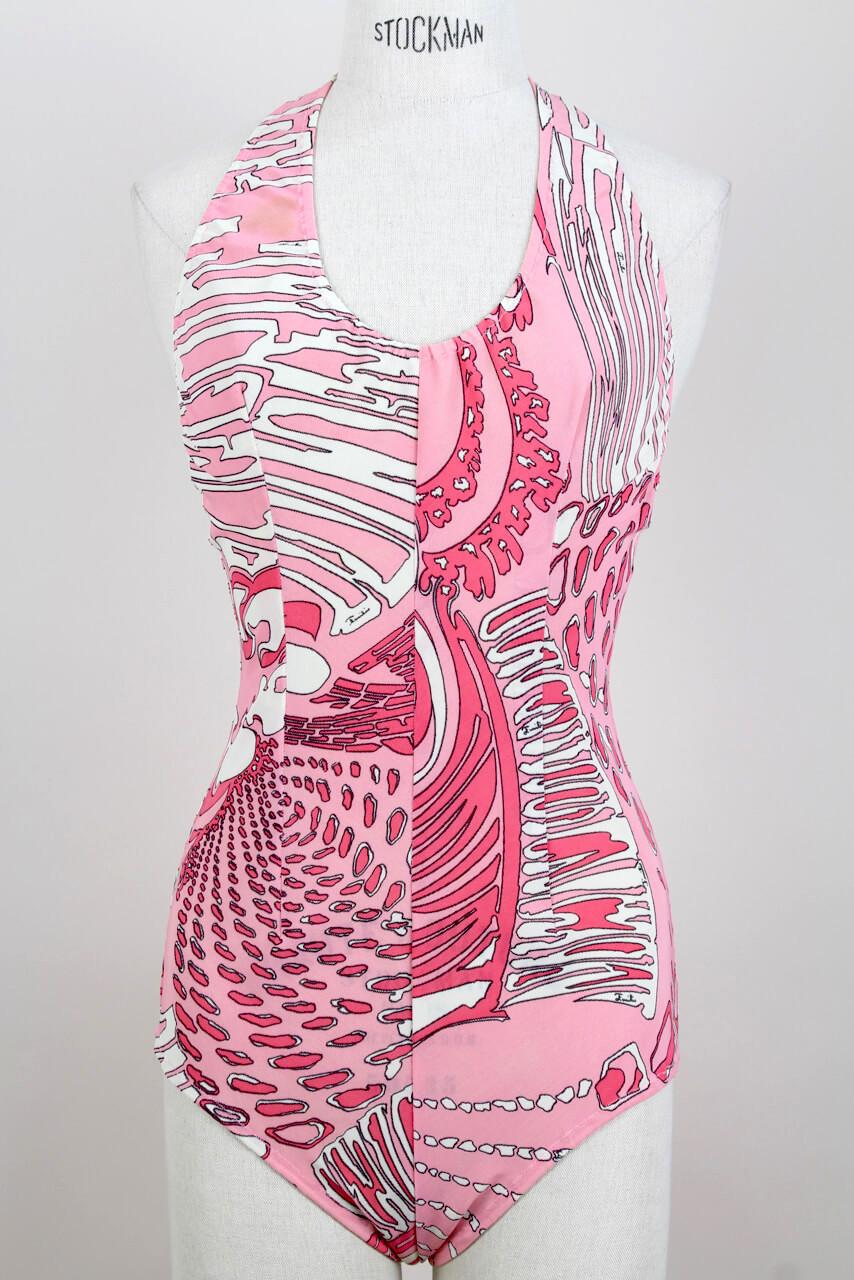 EMILIO PUCCI 1960er Jahre Rosa Einteiliger Badeanzug mit Neckholder-Ausschnitt und „Mombasa“-Druck Größe S im Zustand „Hervorragend“ im Angebot in Munich, DE