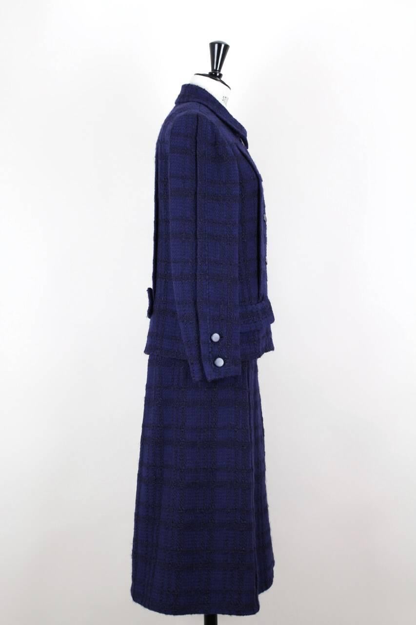 Noir CHANEL Haute Couture - Costume veste et jupe en bouclé bleu et noir pour homme, A/H 1971
