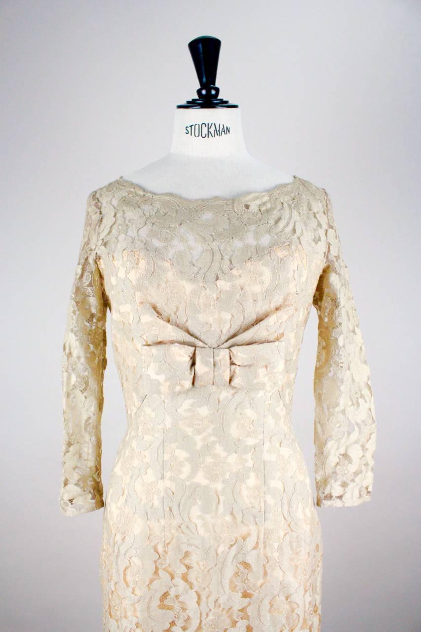 Norman Nude Champagne Floral Lace Sheath Illusion Dress With Bow Detailing 1950s In Good Condition In Munich, DE