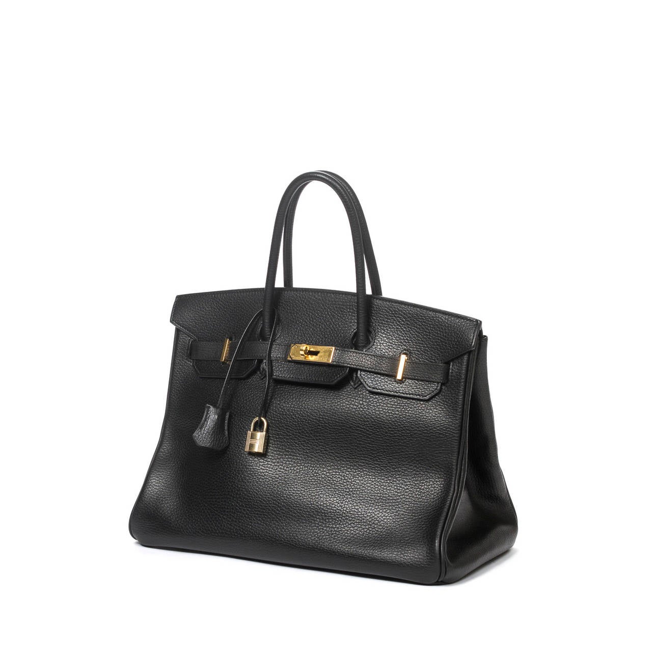 Birkin 35 in black ardennes leather with gold tone hardware, cadenas and 2 keys in clochette. Stamp E in a square (2001). Dustbag included. Few Scuffs on the leather and on the hardware, excellent condition.