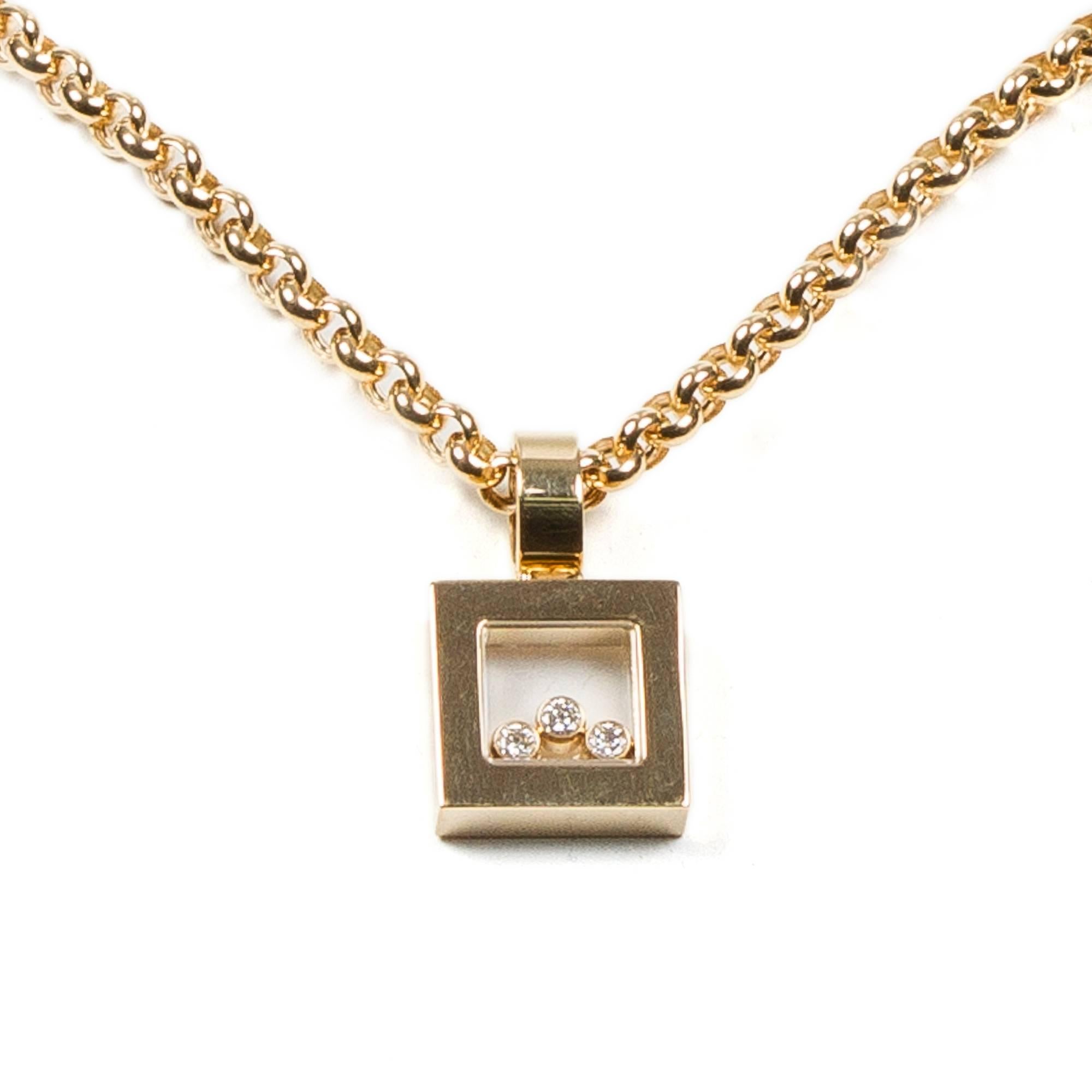 Happy Diamond Square necklace in 750 yellow gold with 3 diamonds. Belcher chain with lobster claw claps closure (Lenght of 42cm). Hallmarks on the pendant  