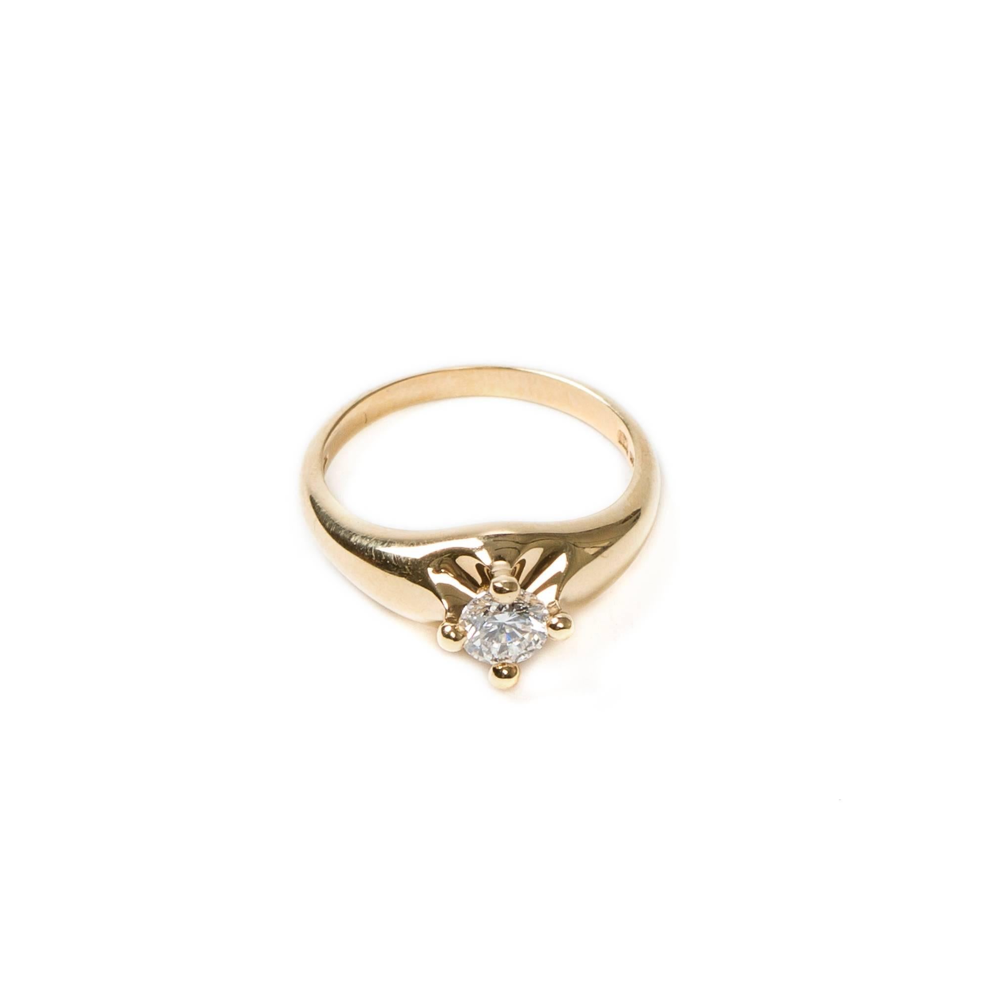 Corona Solitaire Yellow Gold Ring In New Condition In Dublin, IE