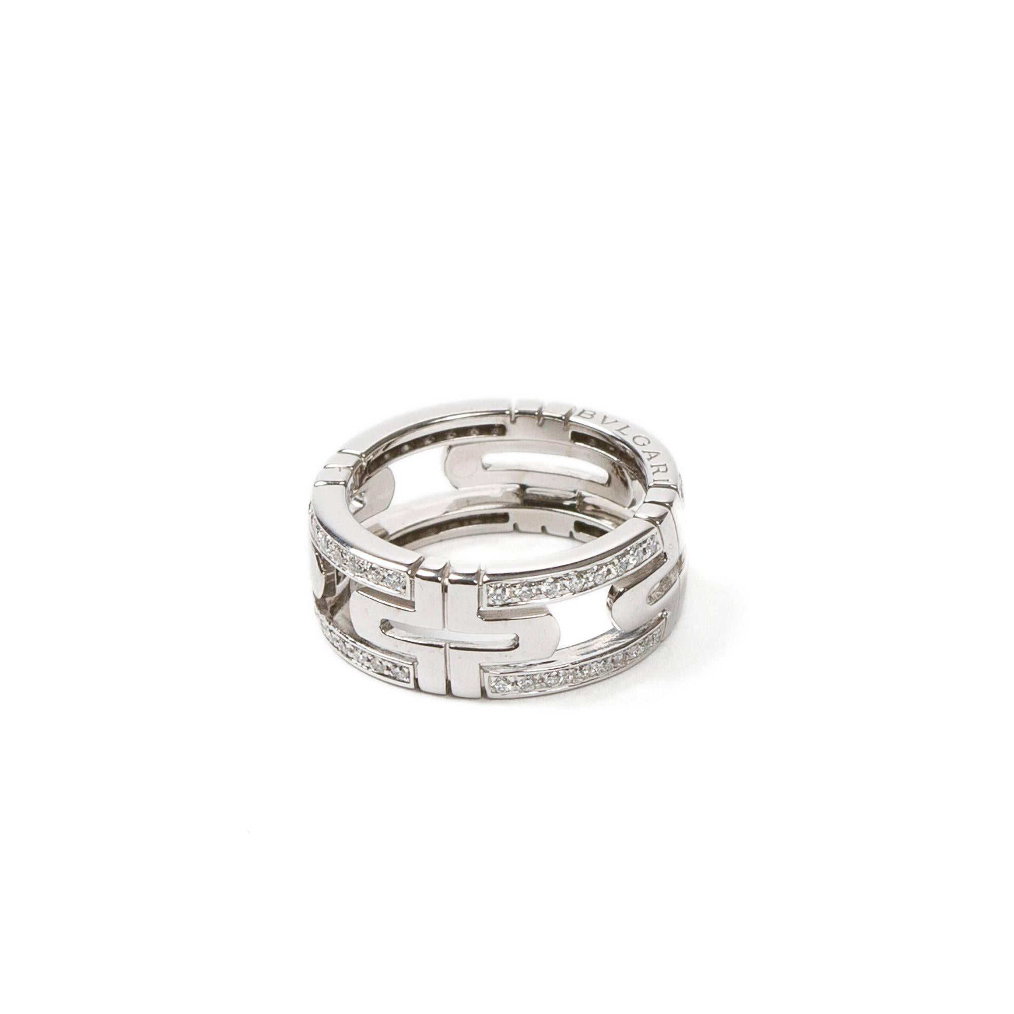 Parentesi Ring in 750 white gold with diamonds. Hallmarks inside of the ring 