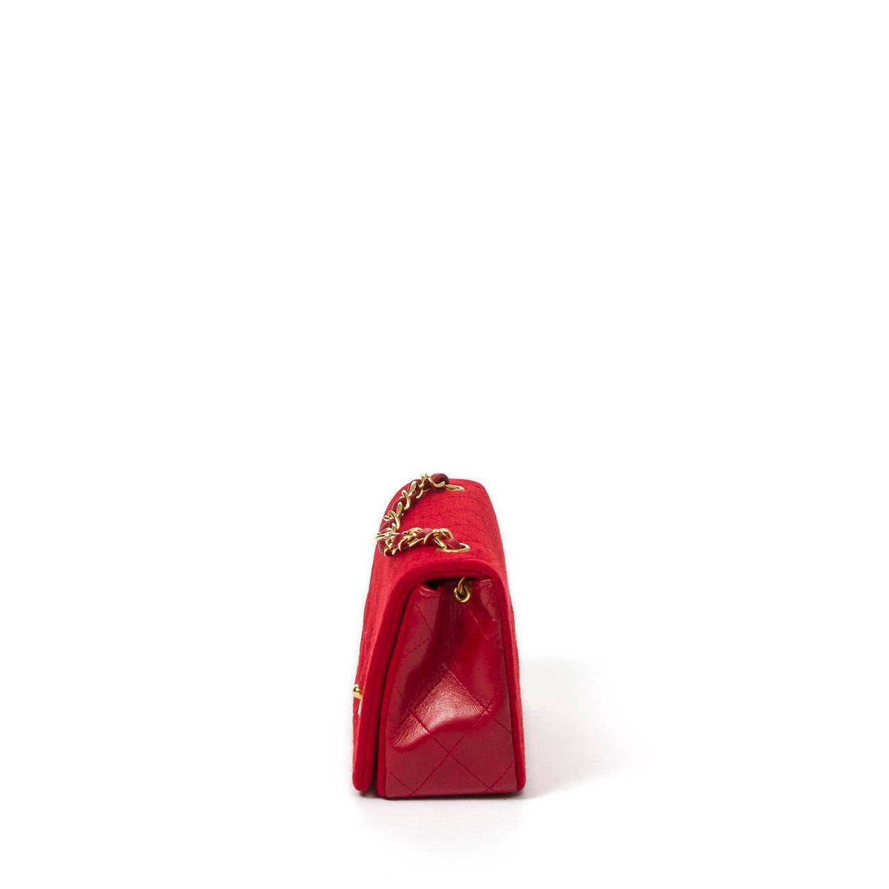 Women's Chanel Vintage Shoulder Bag Red Jersey For Sale