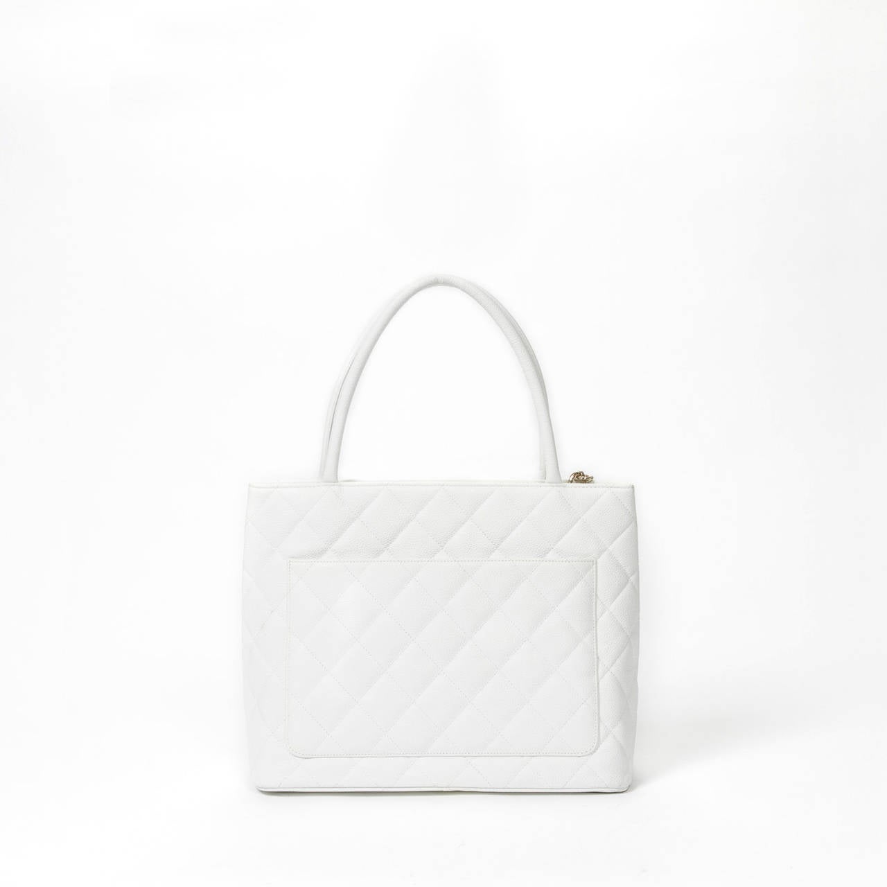 Chanel Médaillon White Grained Leather For Sale 1