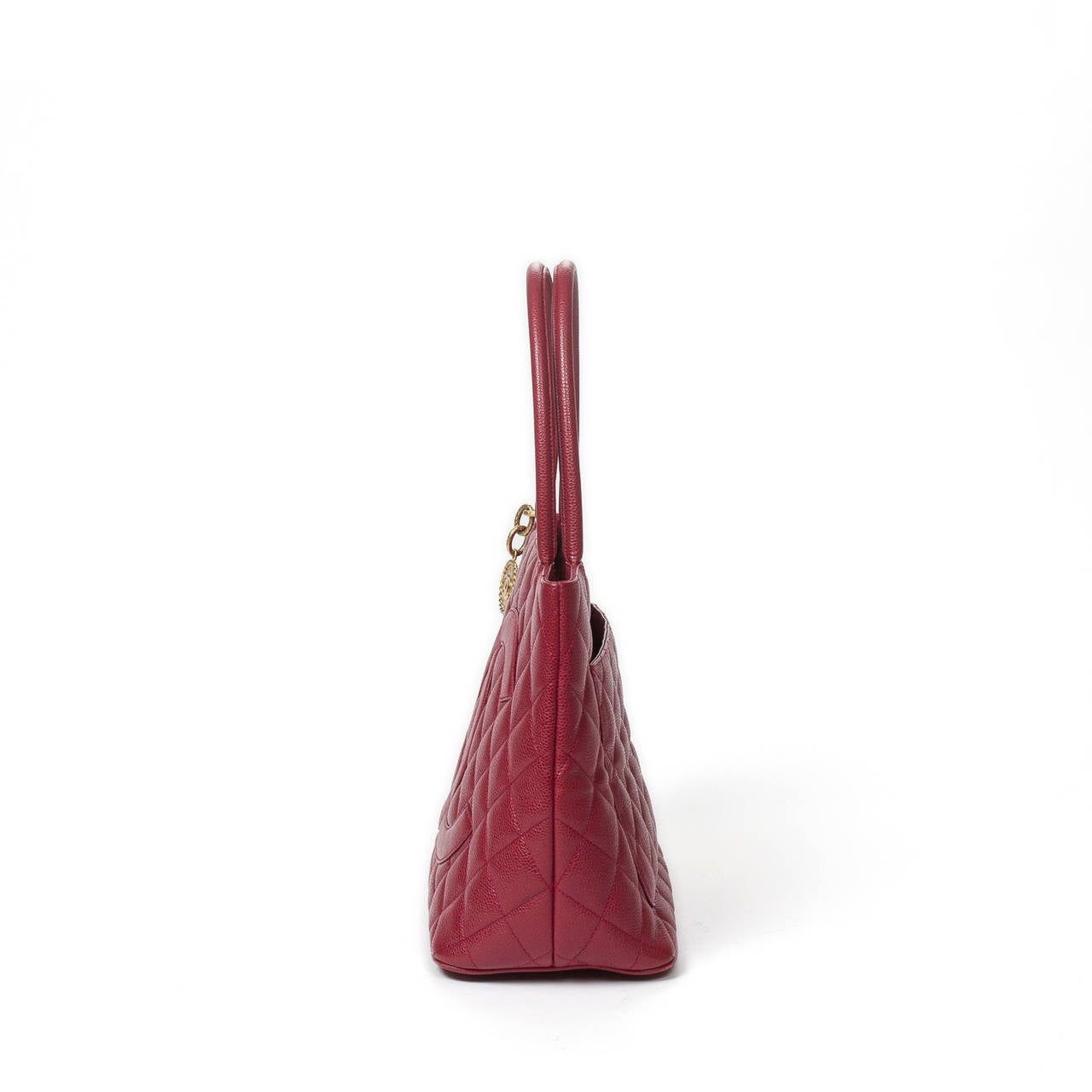 Chanel Médaillon Raspberry Grained Leather In Good Condition For Sale In Dublin, IE
