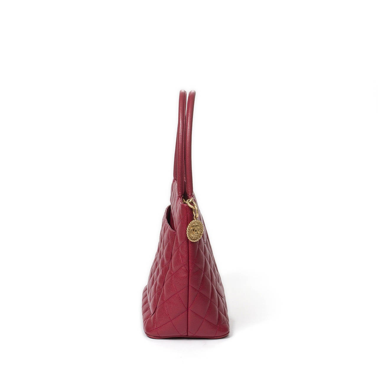 Women's Chanel Médaillon Raspberry Grained Leather For Sale
