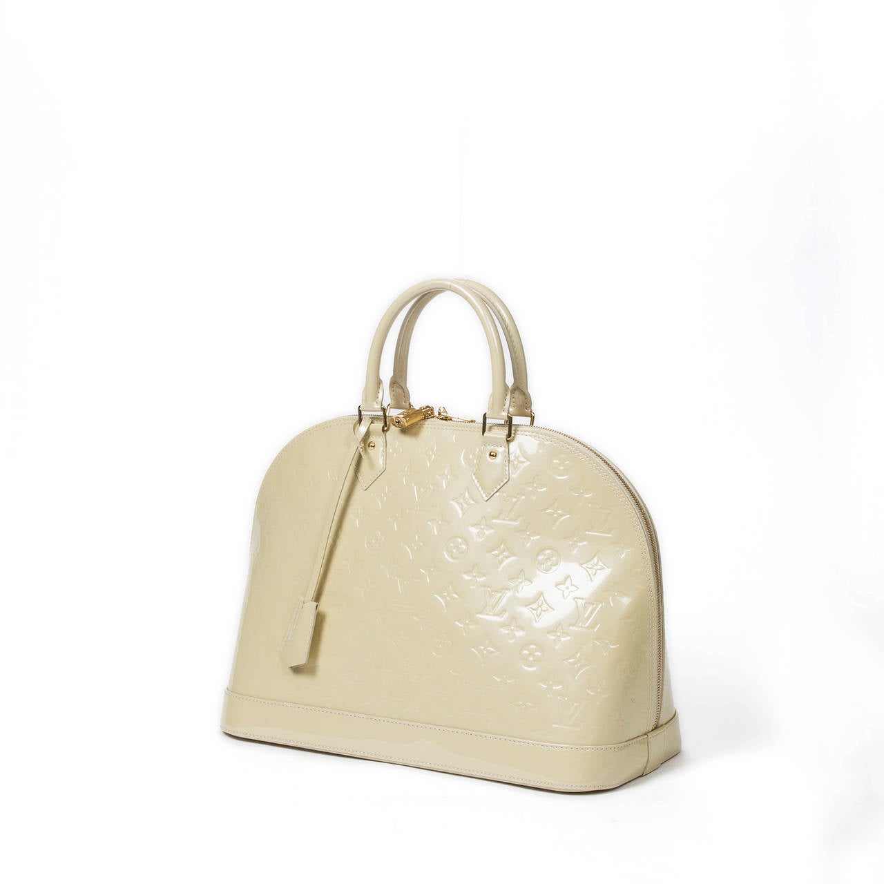 Alma GM in white coral monogram vernis with lock and keys in clochette, golden brass tone hardware. Model of 2012 (Code : MI3162). Dustbag included. Perfect condition.