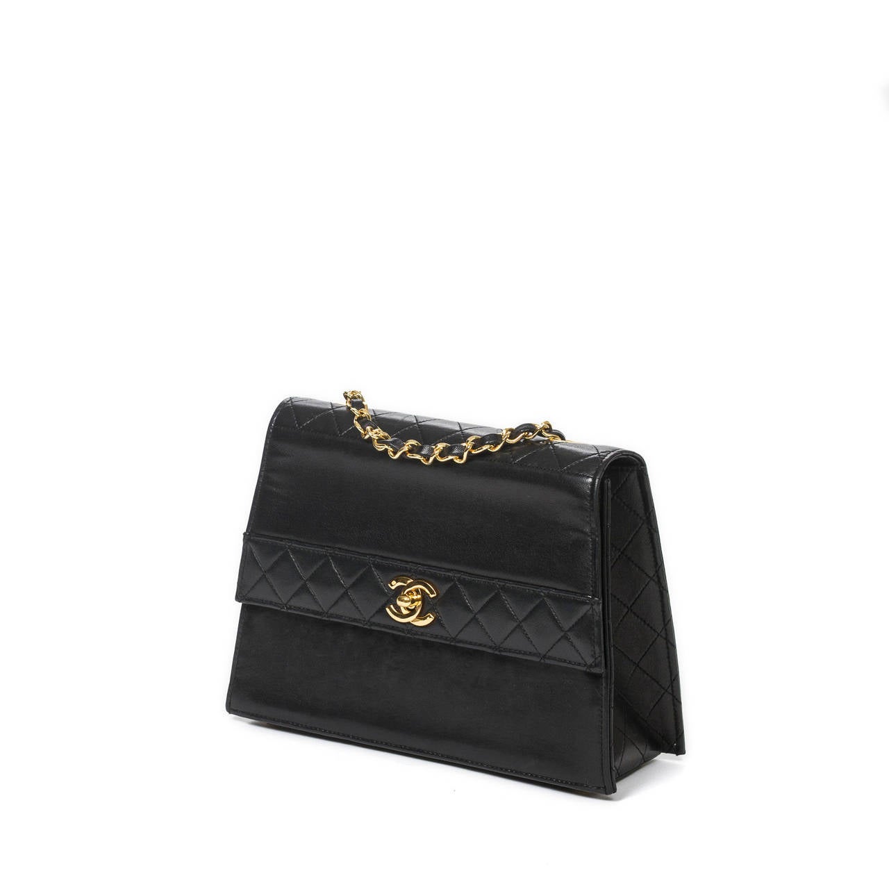 Chanel Rare Vintage Flap shoulder bag in black leather with gold tone chain strap interlaced with black leather, CC turnlock. Burgundy leather interior with one zip pocket and one slip pocket, authentification sticker. Dustbag included. Few scuffs