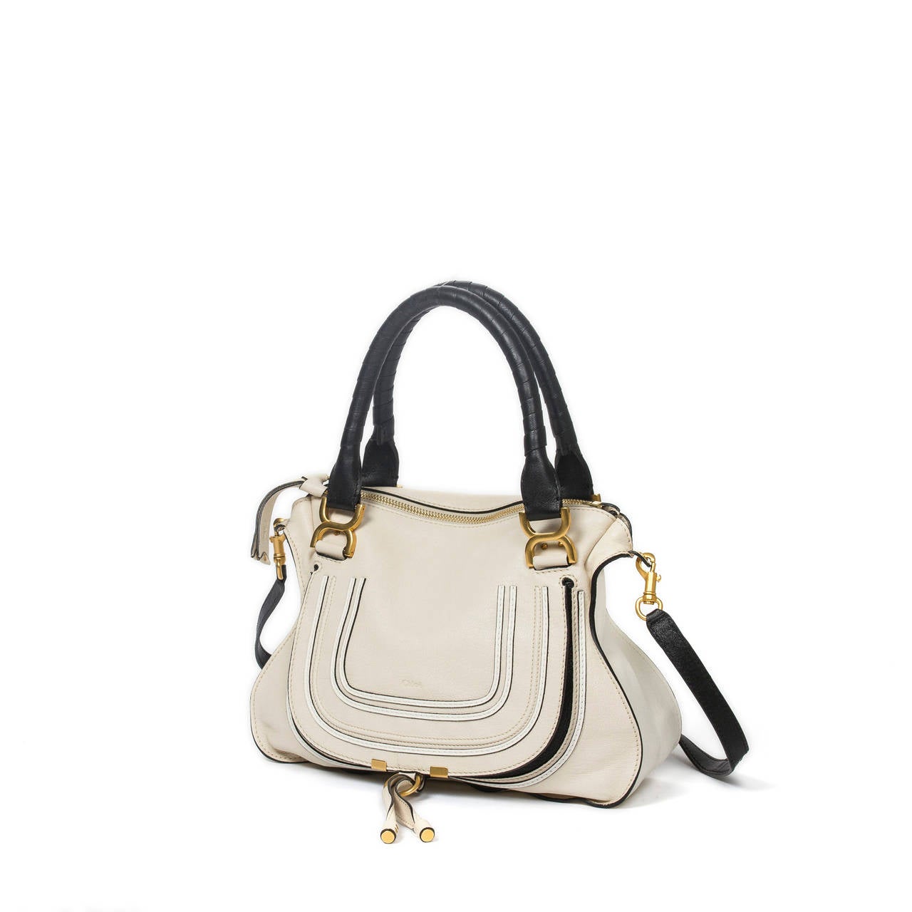 Chloé Marcie GM in cream grained leather with back slip pocket and black leather handles (15cm). Black interior with pocket. Brushed gold tone hardware. Dustbag and strap (46cm) included. Pristine (NEW) condition.