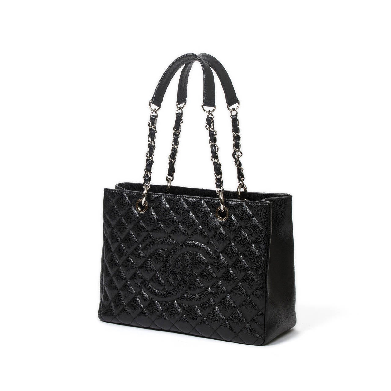 Chanel Gran Tote Shopper MM 34cm in black quilted grained leather with  double black leather and chain strap interlaced with black leather (drop 22cm), silver tone hardware.  Dustbag, authenticity card and sticker included. Production code :