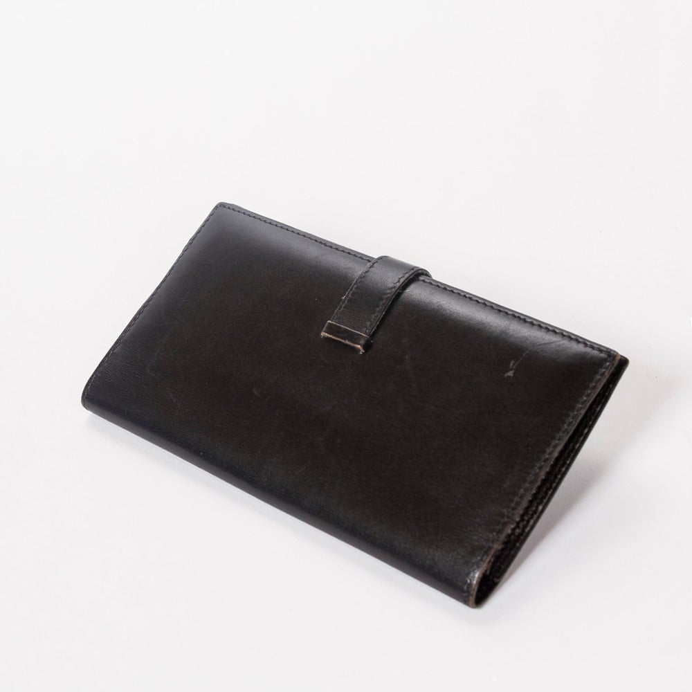Bearn wallet in black leather with gold tone hardware.