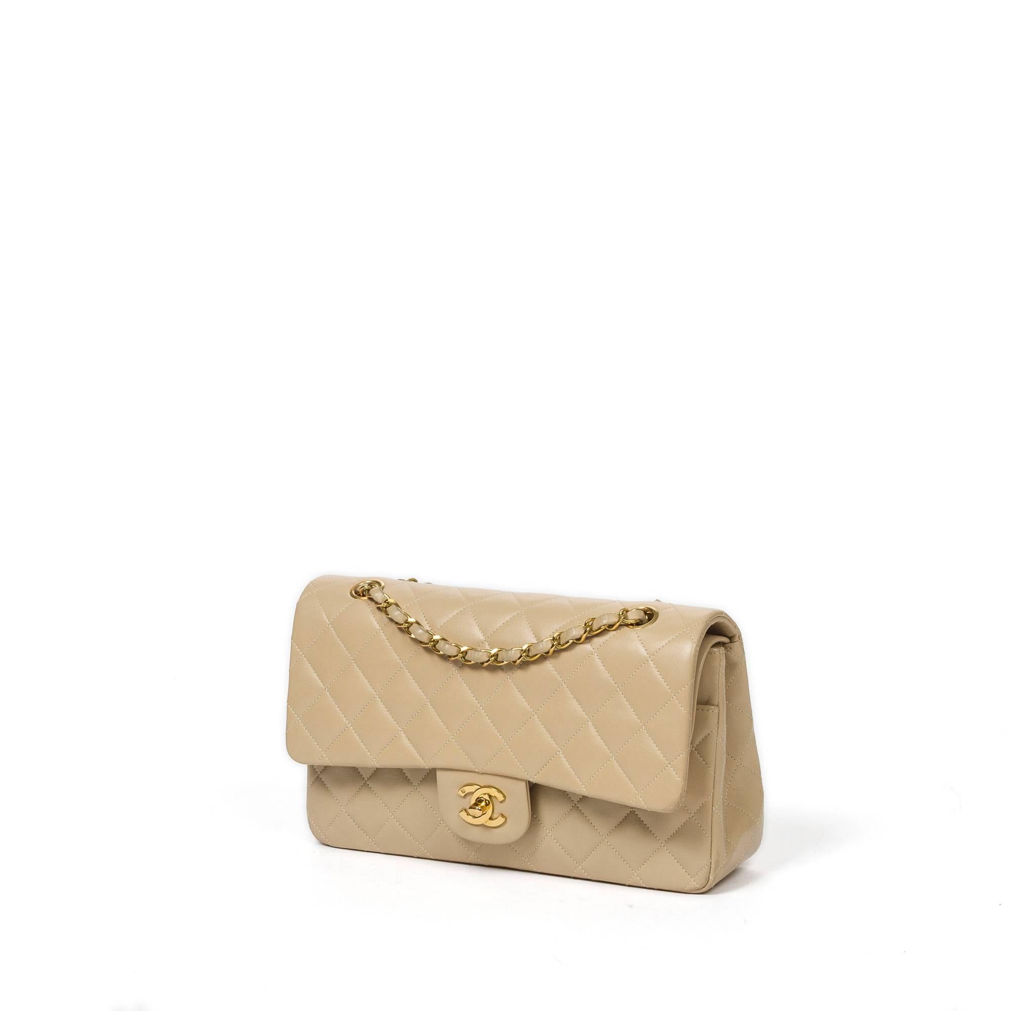 Chanel Classic Double Flap 26cm in beige quilted leather, double chain strap interlaced with beige leather  (drop: Single:40cm, double:22cm), 